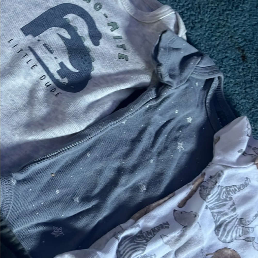 Assorted preemie one pieces - Picture 4 of 5
